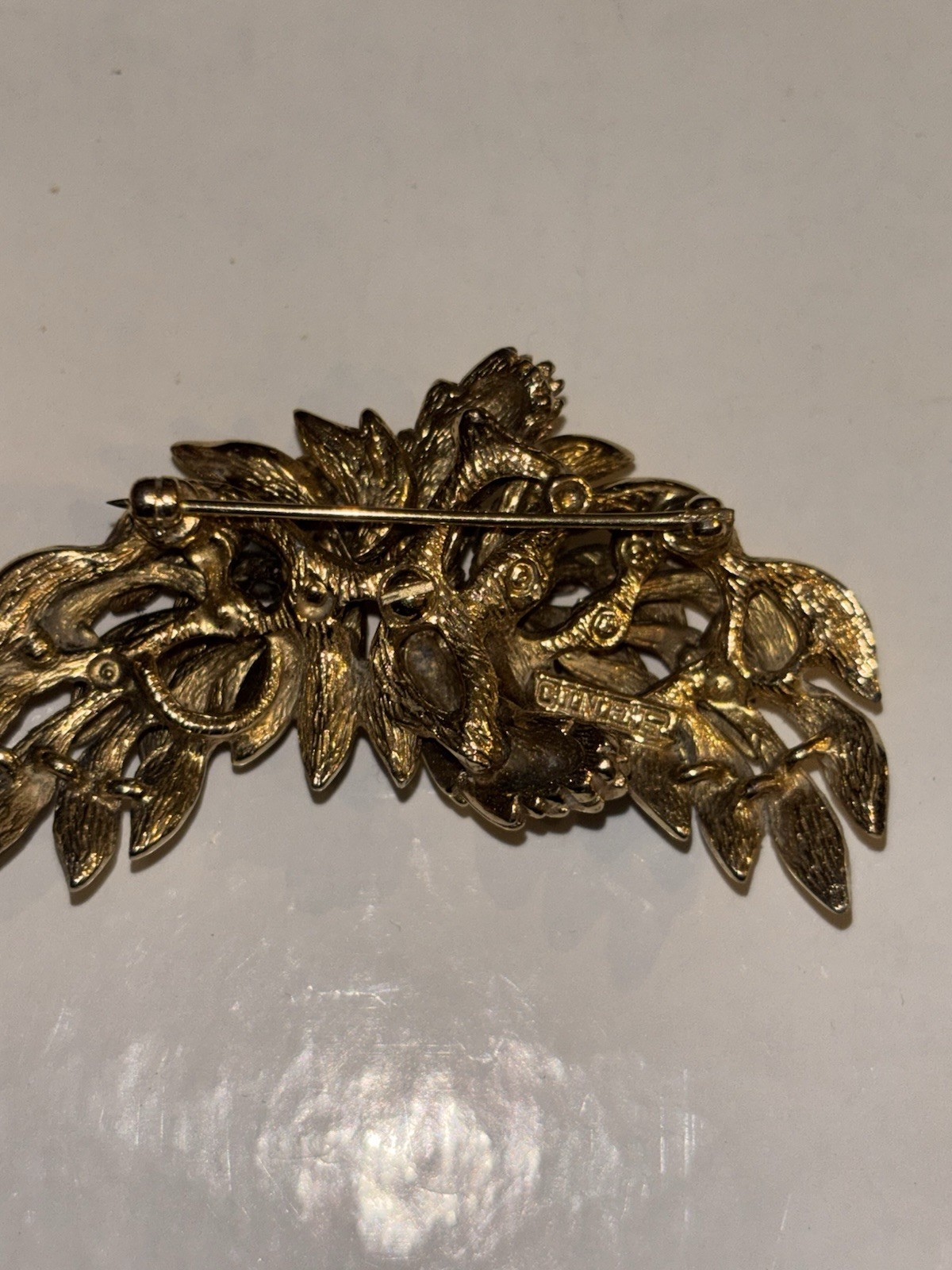 Beautiful Vtg Rhinestone & Gold tone Ciner Brooch
