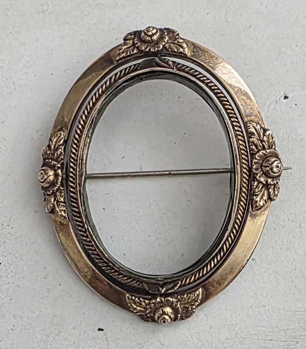 Antique 10k Gold Picture Frame Pin