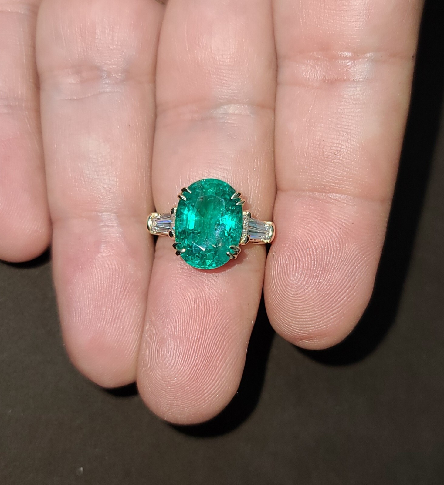 14K Yellow Gold Engagement Ring 5.11CT.Natural Green Emerald Oval Shape GIA Cert