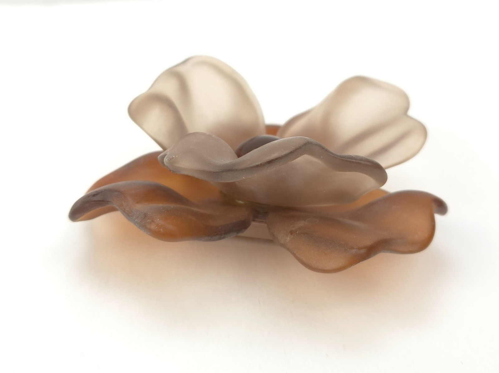 Huge Vintage Brushed Molded Resin Celluloid Acetate Acrylic Flower Brooch Pin 3″