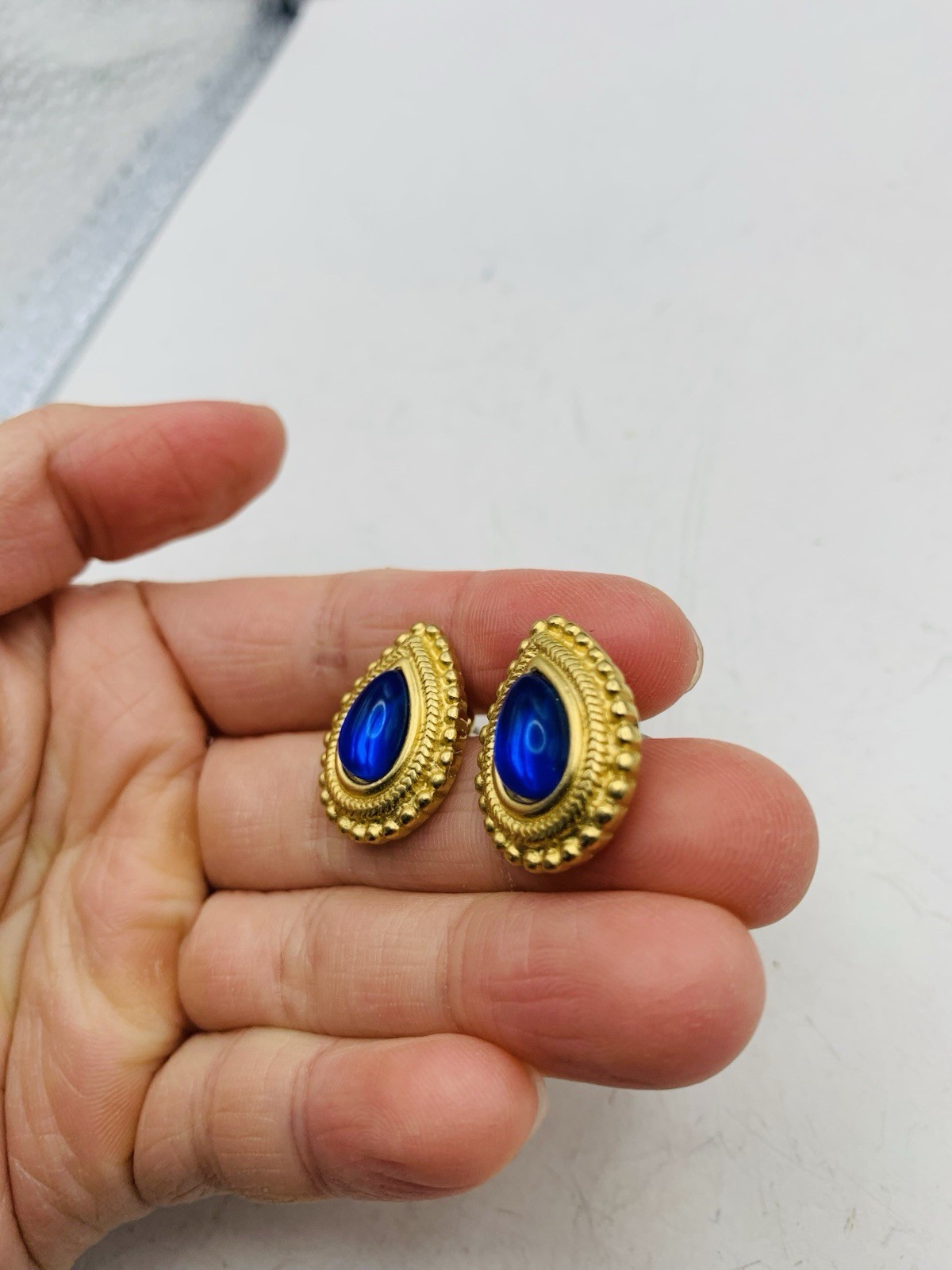 Vintage Trifari Cobalt Blue Jelly Cabochon Pear Teardrop Gold Tone Earrings