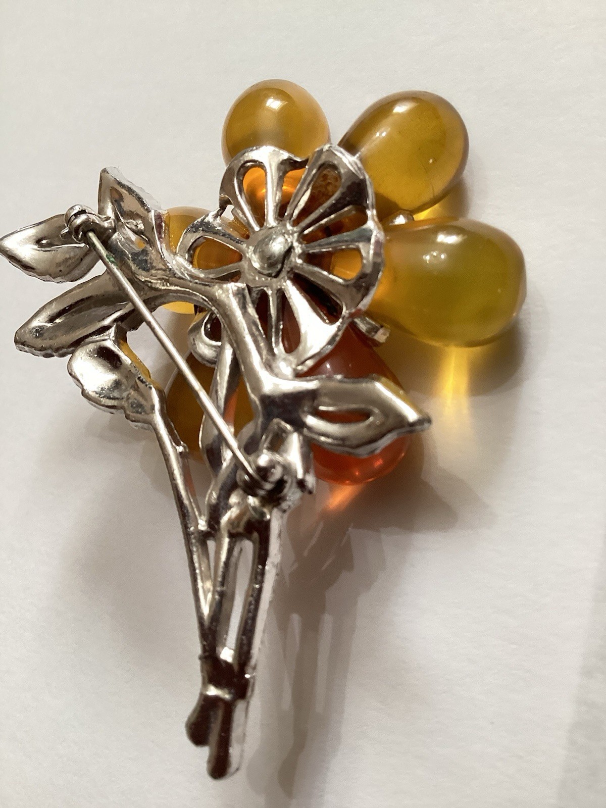 Vintage Apple Juice Bakelite & Strass Flower Basket Brooch Rhodium Pin 30’s