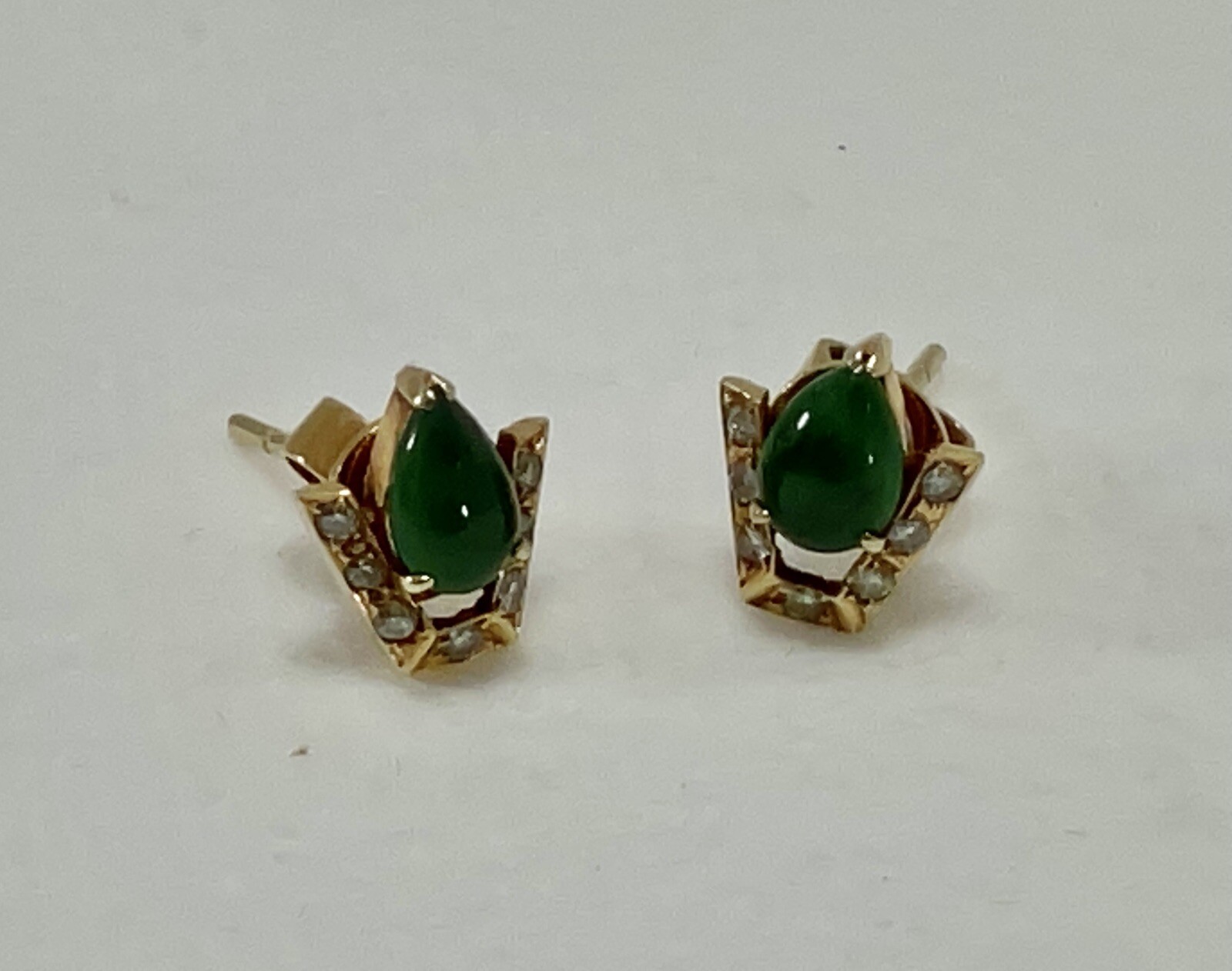 GIA certified a set omphacite jade & diamon worman’s ear ring. GIA 鉴定辉玉（墨翠）耳钉