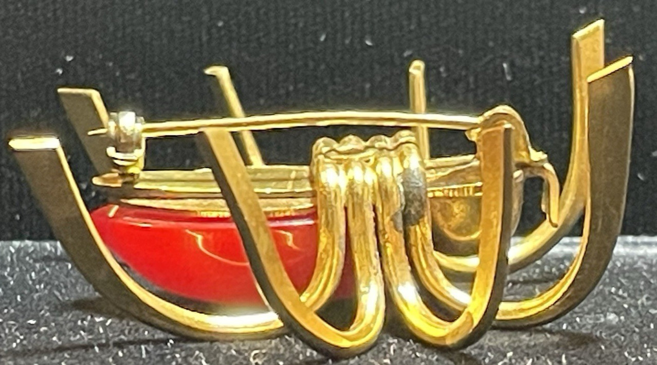 VTG 1930s-40s SPIDER BROOCH CHERRY RED BAKELITE & GOLD PLATED BRASS BODY MINTY!