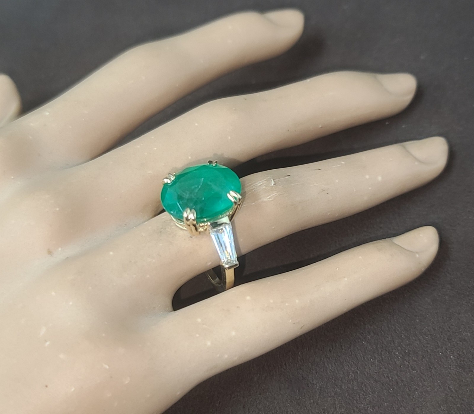 Vintage 14k Yellow Gold Engagement Ring 9.42CT.Natural Green Emerald Oval Shape