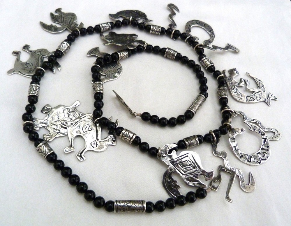 28″ LONG SOUTHWESTERN STERLING SILVER TURTLE BIRD RABBIT ONYX BEAD NECKLACE