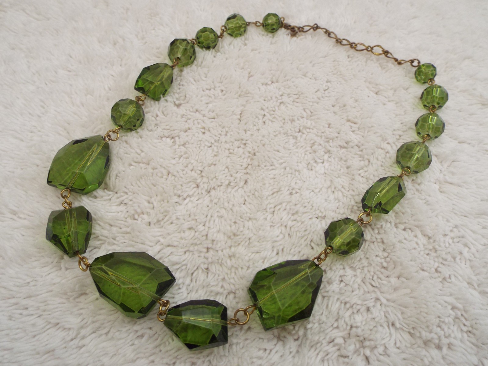 Green Glass Bead Brass Chain Necklace (G28)