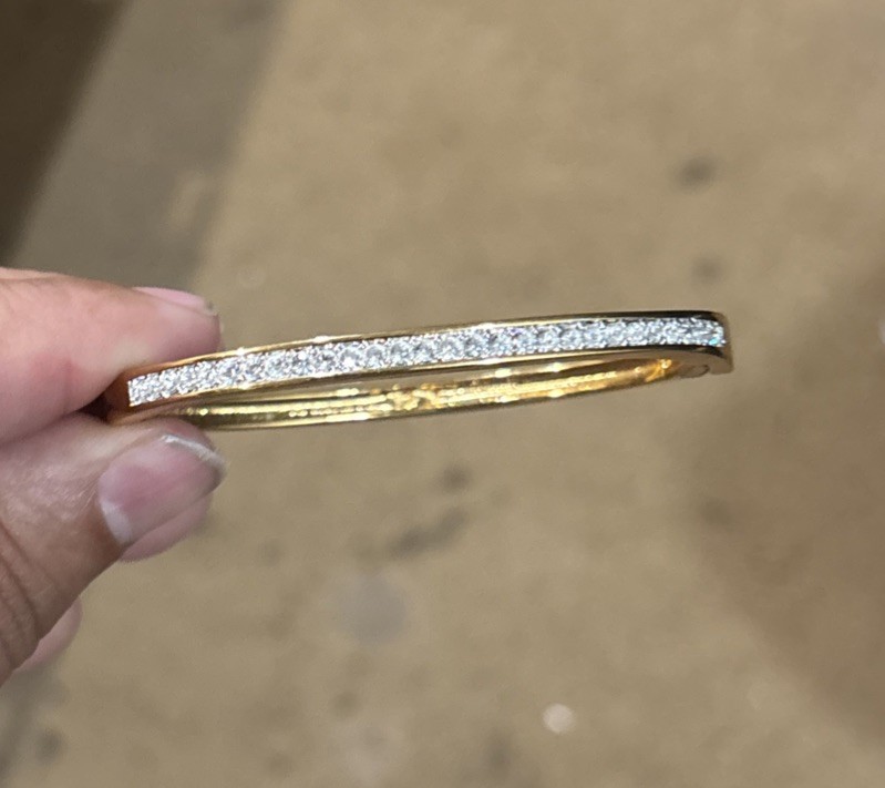 Vtg Swarovski Gold Tone Bangle Bracelet Rhinestone Crystal Pave Swan Signed