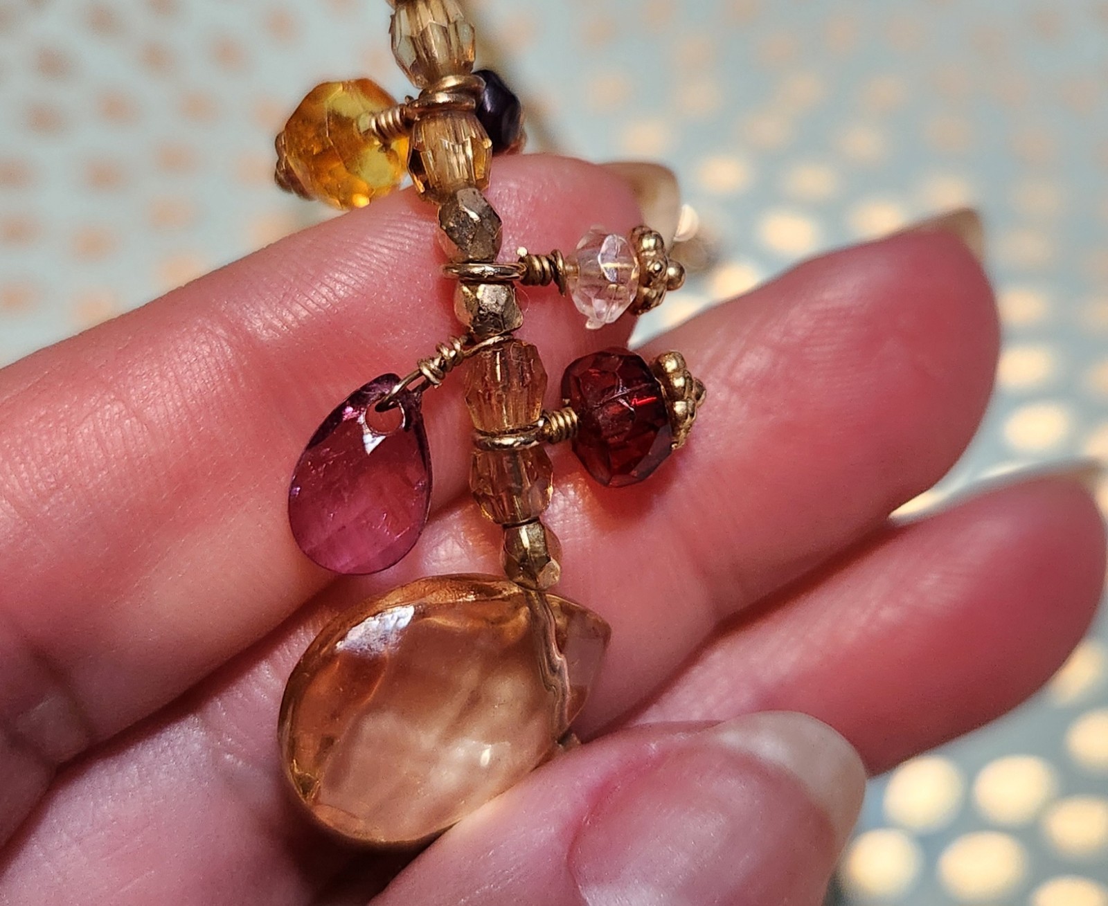 Vtg Cookie Lee faceted Purples/Yellows Lucite Charm Necklace on pale Gold chain