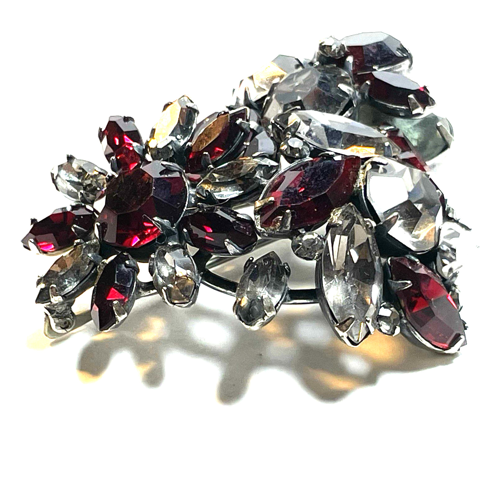 VINTAGE WEISS UNSIGNED SILVER TONE RUBY RED RINESTONE CLUSTER DOME BROOCH