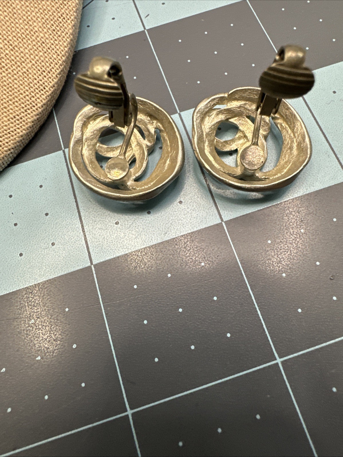 Unique Swirl Silvertone Clip On Approximately 50S Art J101