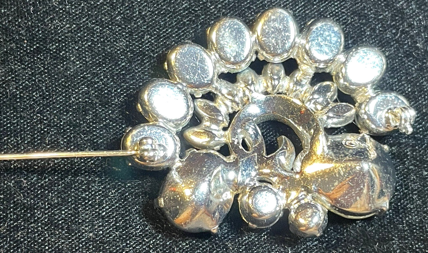VTG 1940s EISENBERG CLEAR RHINESTONE BROOCHSIGNED SCRIPT E RHODIUM PLATED DOME