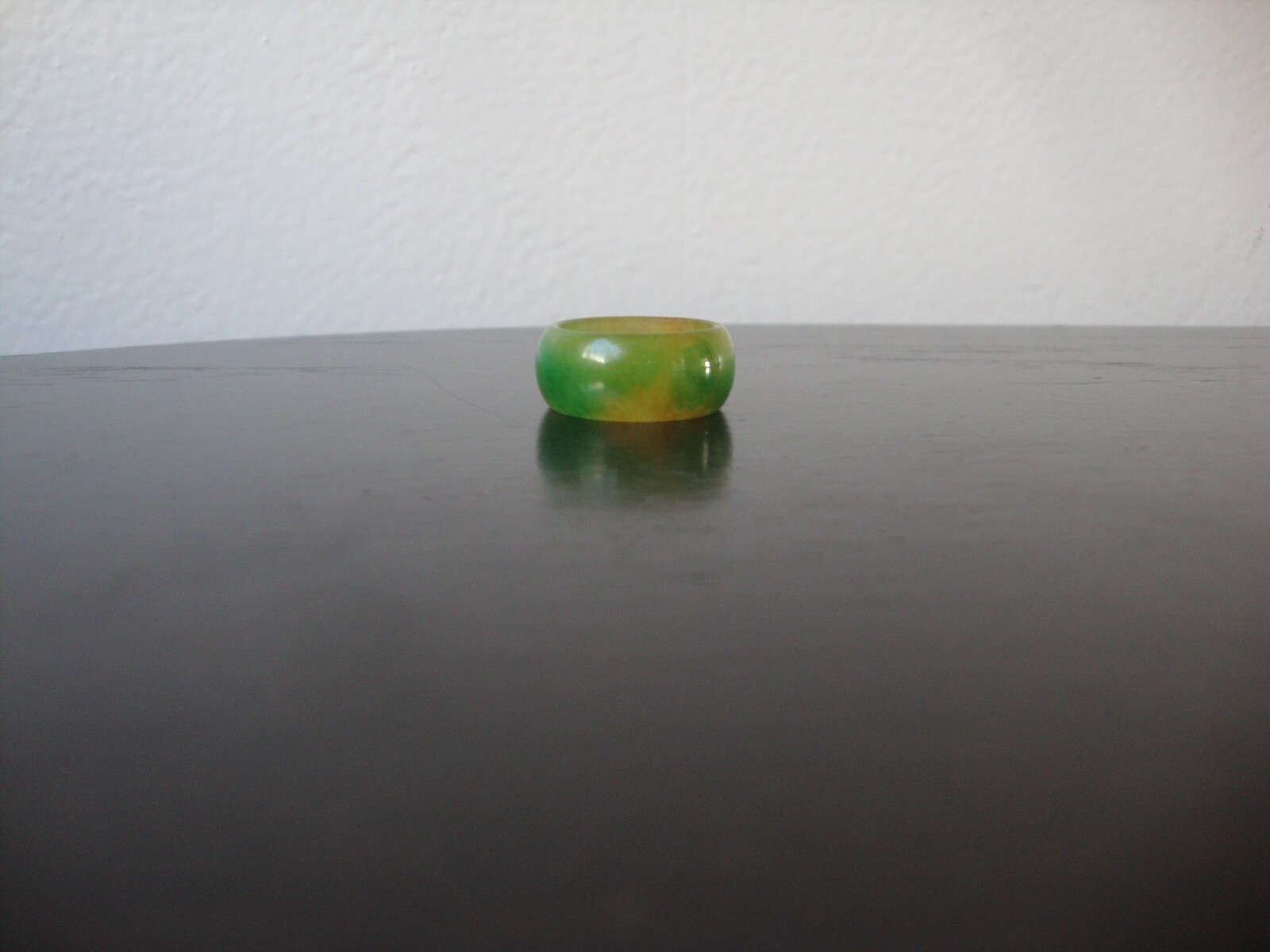 VINTAGE 1970s HONG KONG MULTICOLOR JADE AGATE 10 MM BAND SZ 8.75