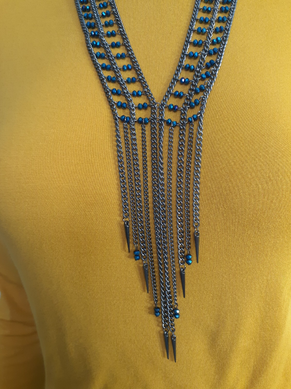 Beautiful women fashion necklace black metal chains and blue crystals NWOT.