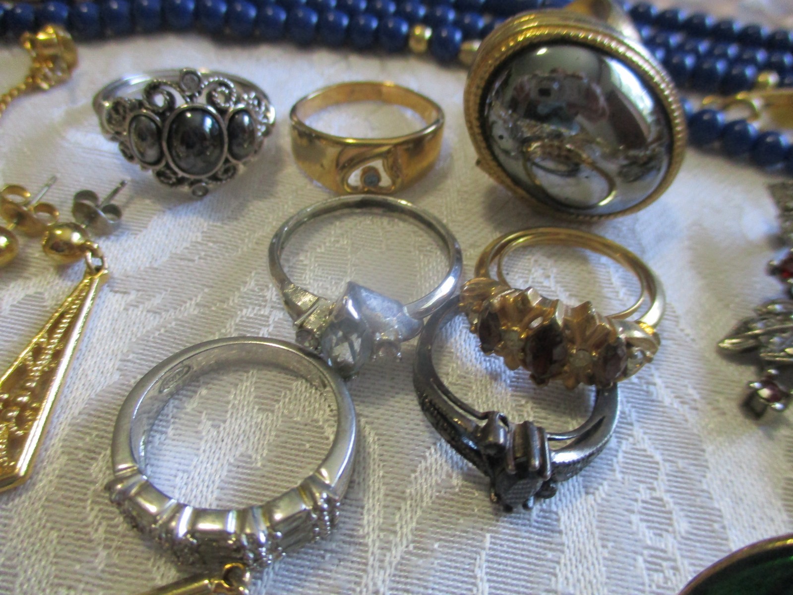 VINTAGE JEWELRY LOT 50 ALL SIGNED AVON NECKLACE BRACELET BROOCH PIERCED EARRINGS