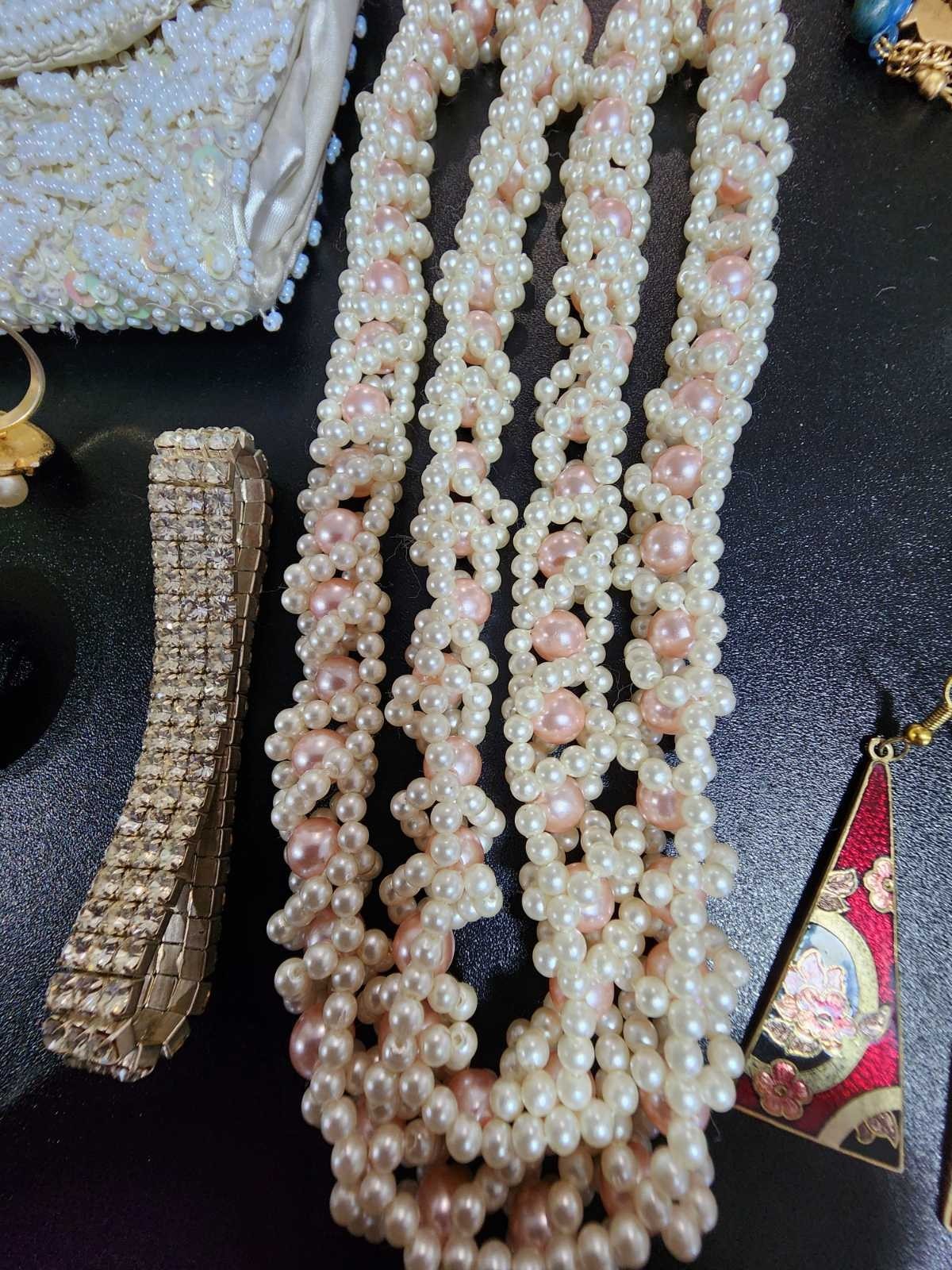 Vintage jewelry set of 21 in vintage purse