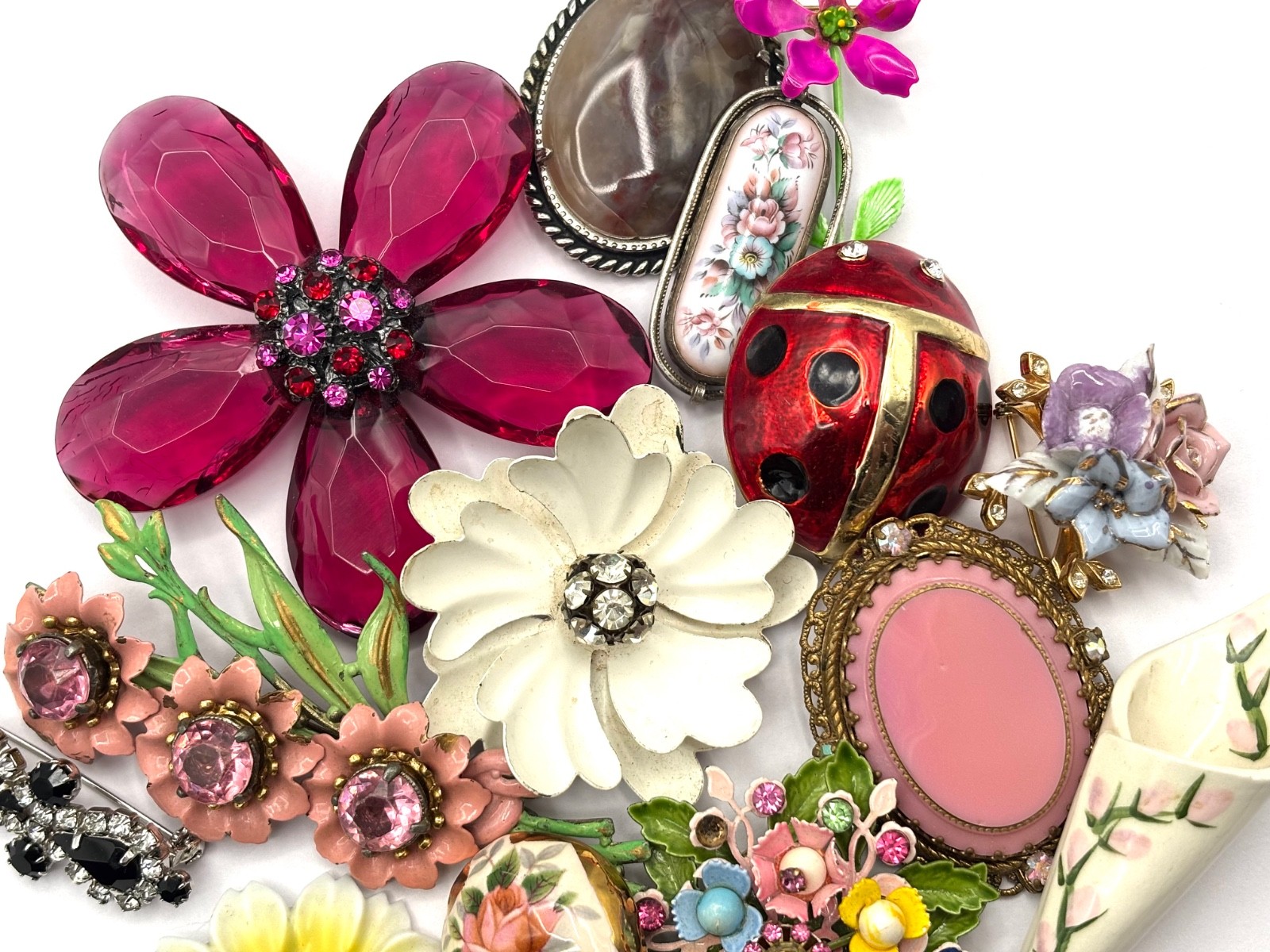 Vintage to Mod flower brooch LOT~17 Pieces~Huge Lady Bug~Porcelain~Spring💐