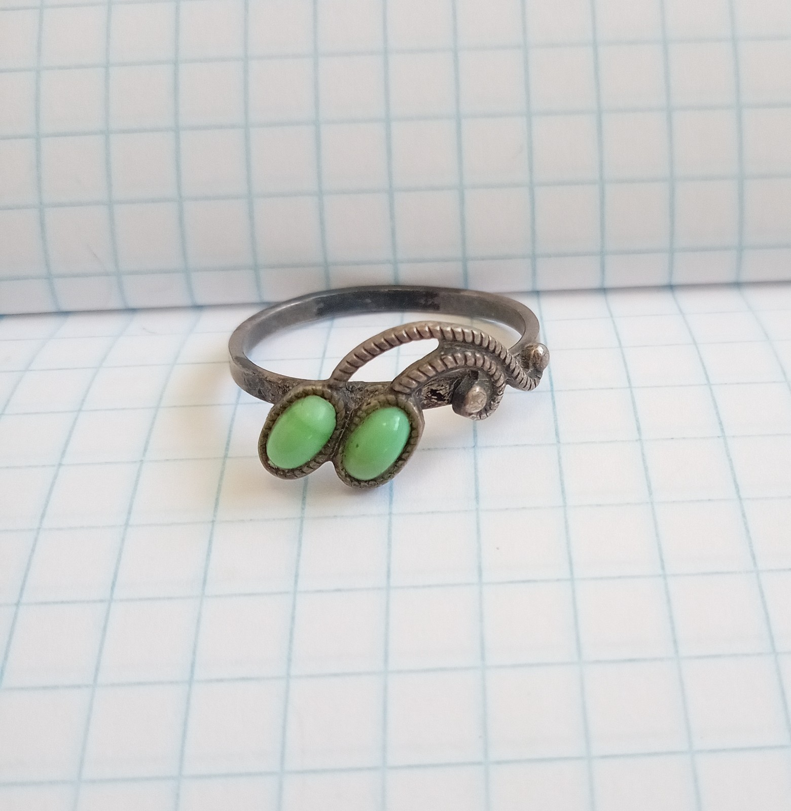 Vintage Ring Green stones Cupronickel Beautiful Women’s Jewelry size 8