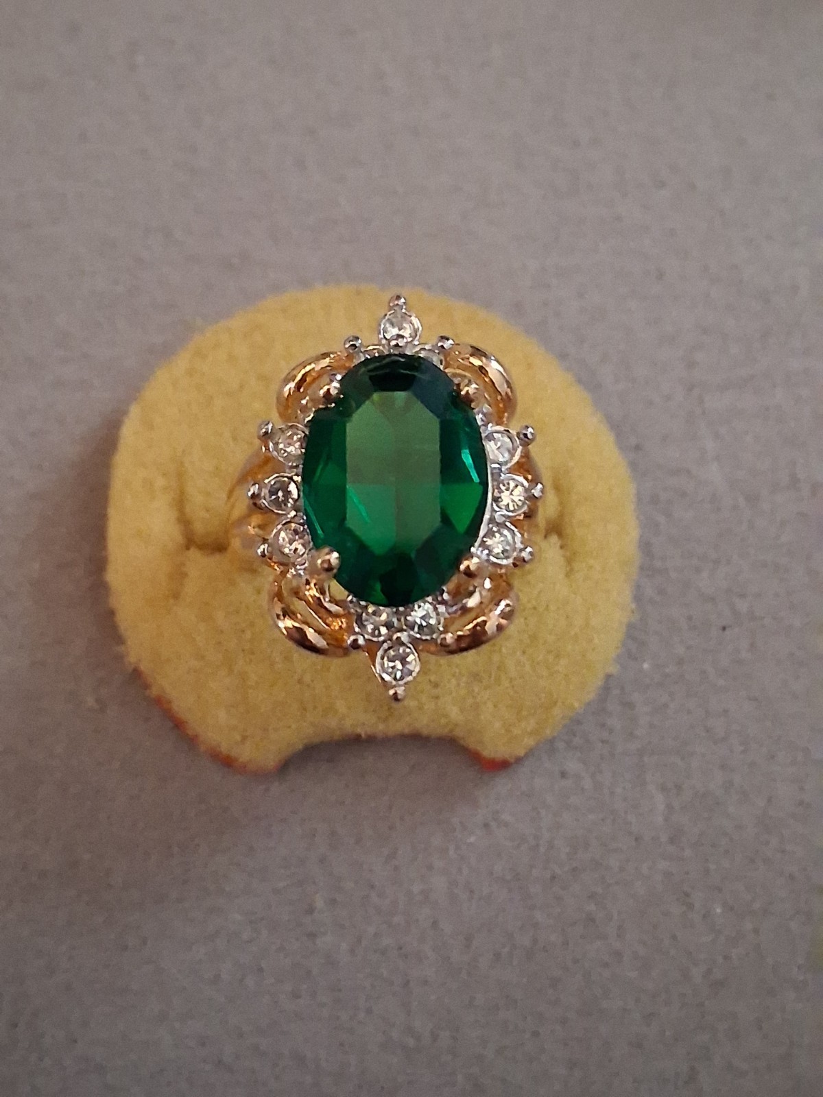14K gold plated Lind Cubic Zirconia halo green stone vintage ring. SZ 4.5