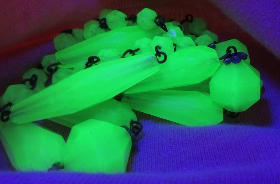 Vintage 34″ Czech Uranium Glass Flapper Necklace – Glows Under Black Light