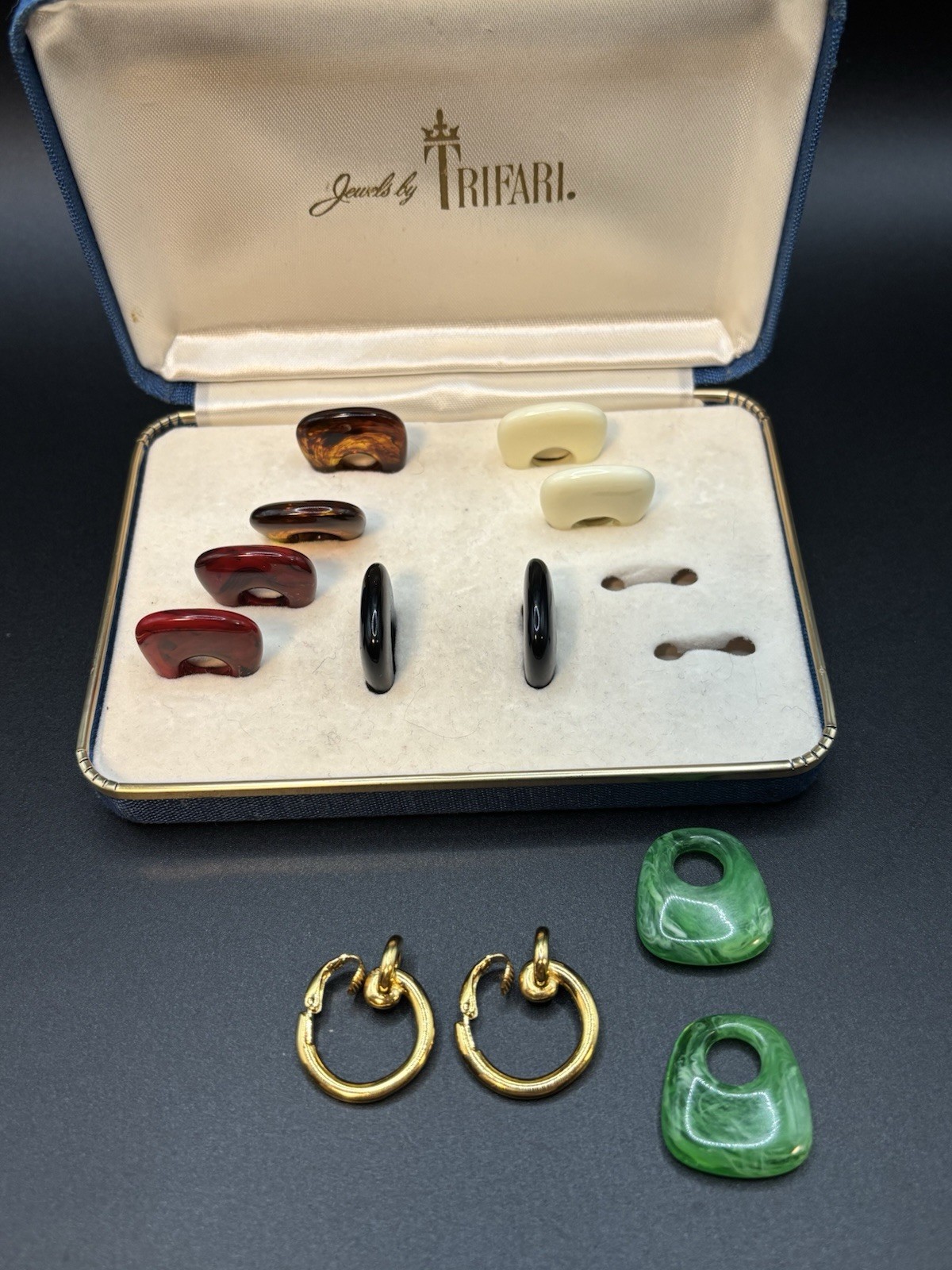 Vintage Jewels By Crown Trifari Interchangeable Hoop Clip On Earring Set in Box
