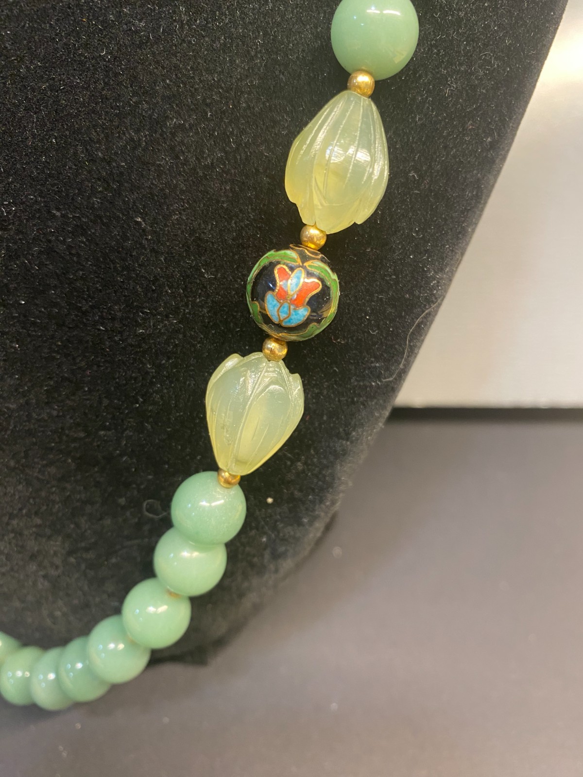 VTG Jade bead and carved nephrite beads,and cloisonne necklace
