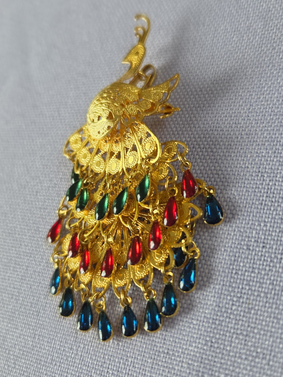 Vintage Peacock Gold Tone Floating Gem Filigree Pendant Brooch Articulated
