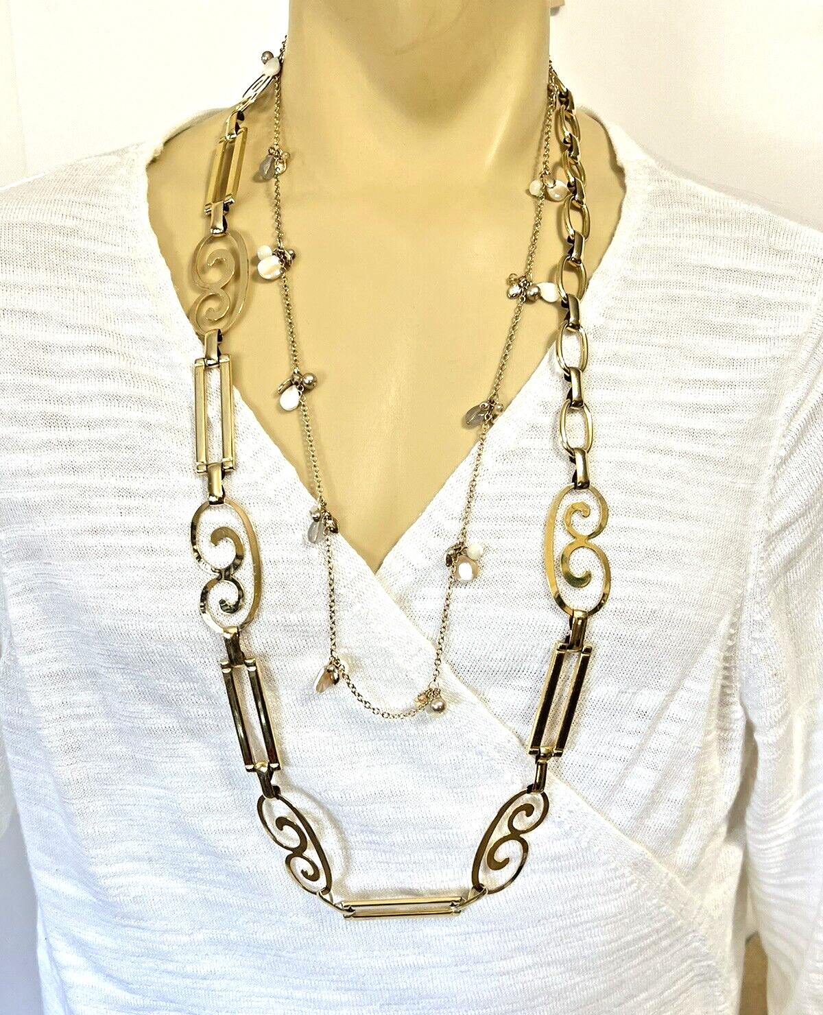 LOT OF 2 NECKLACES GOLD TONE CHAPS VINTAGE CHAIN/BELT MOTHER OF PEARL 32-36 IN