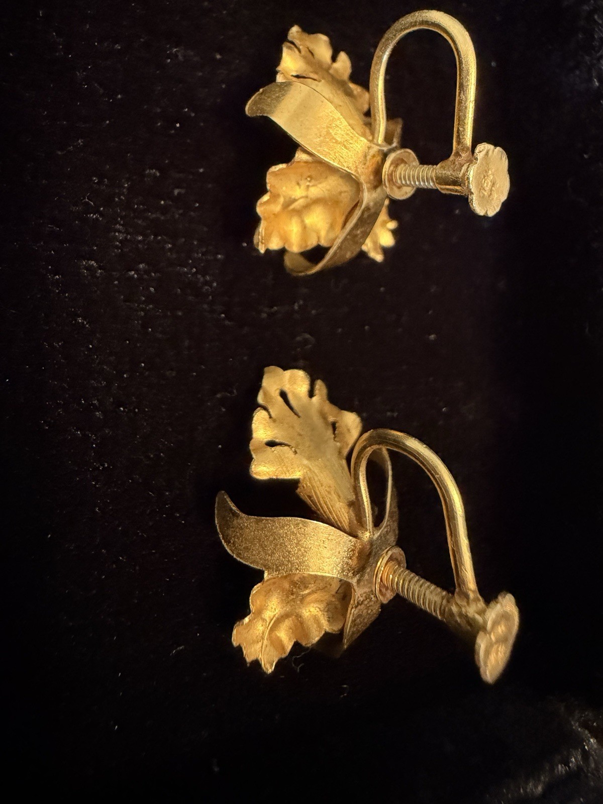 Vintage 18k/750 Gold Screw Back/Non-Pierced Orchid Earrings w/Pearls