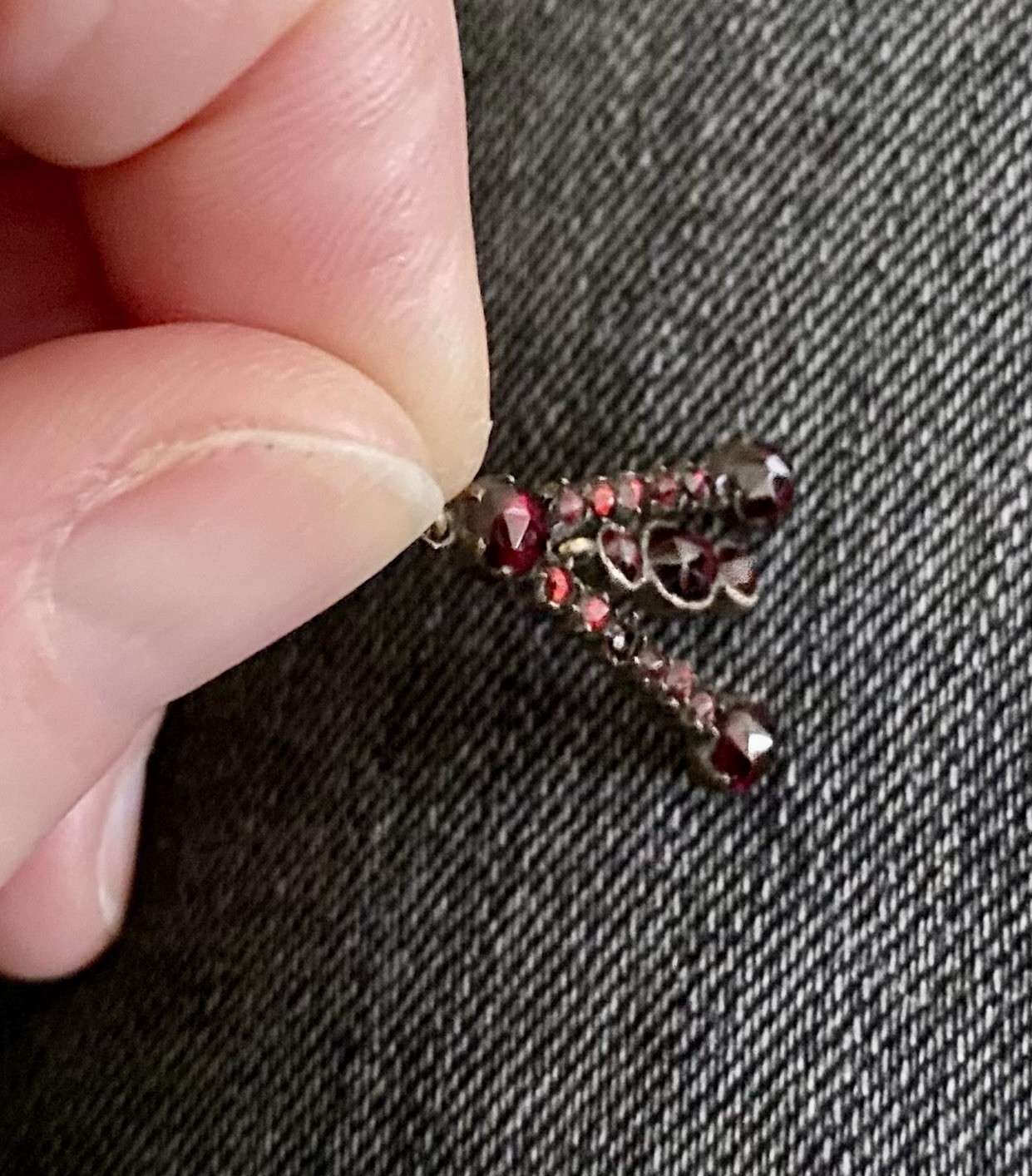 Victorian Garnet Pendant – circa 1837-1901, Low Carat Gold (5F149)