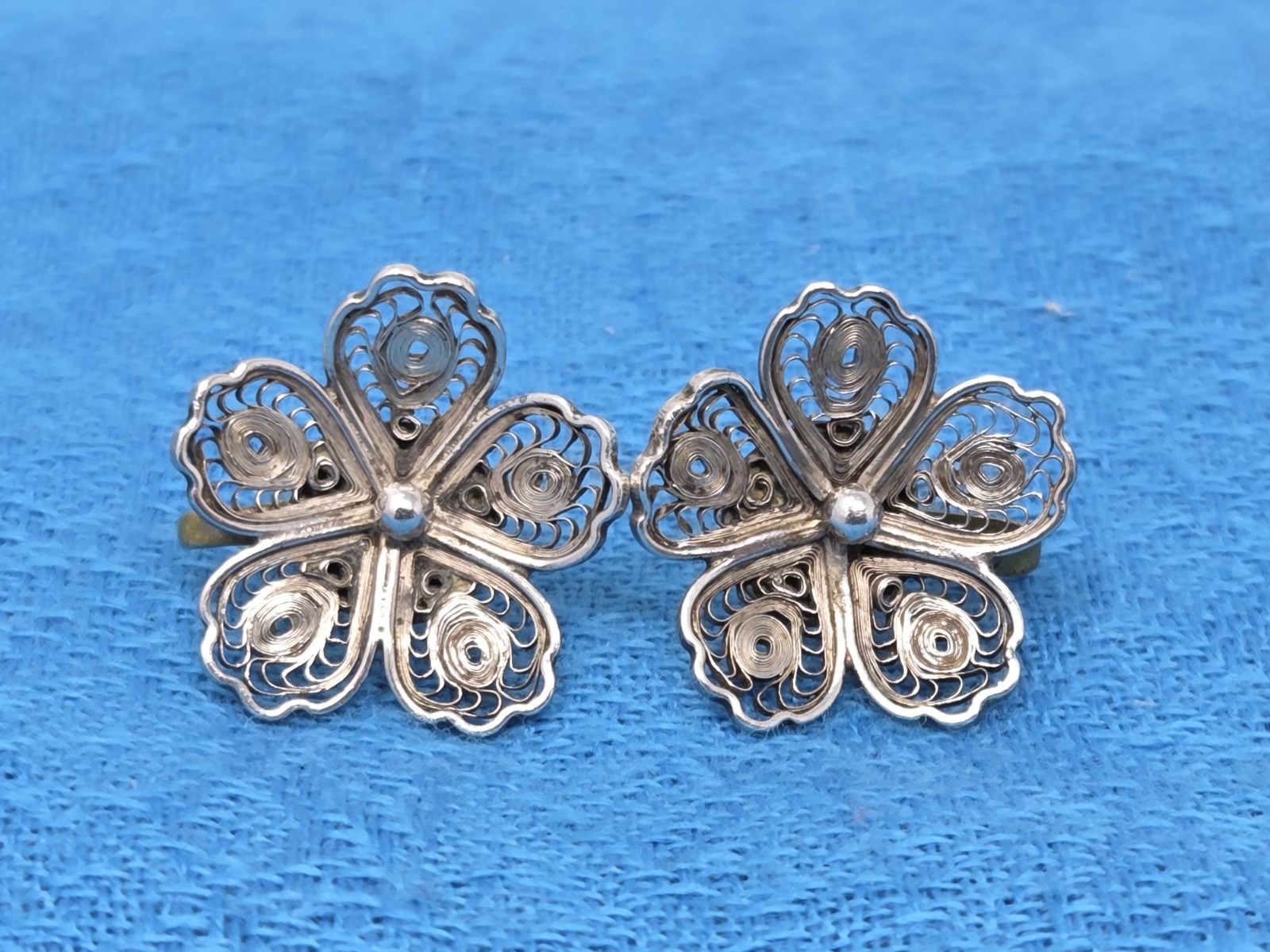 Sterling Silver Filigree Flower Screw-back Earrings Studs Vintage Dainty .75″