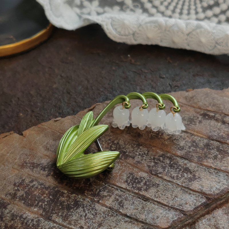 Women Leaves Enamel Pins Badges Elegant Clothing Plant Brooch Corsage Jewelry