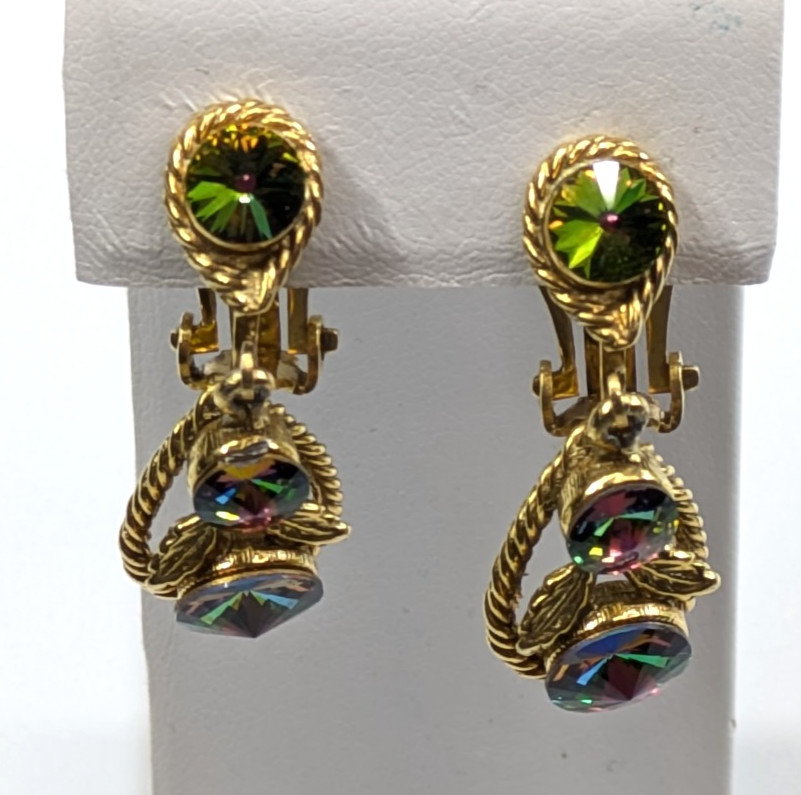 VTG Watermelon Rivoli Rhinestone Textured Gold Tone Drop Clip on Earrings 1.5″