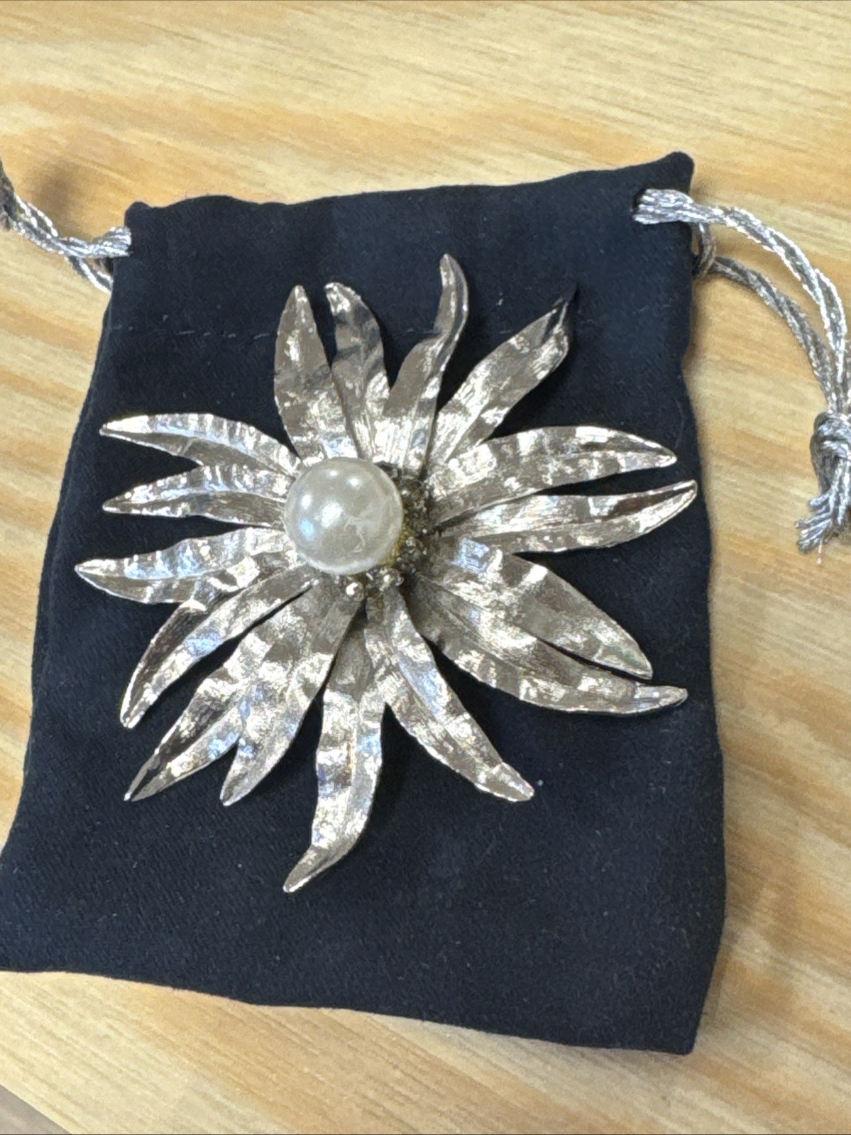 SARAH COVENTRY Silvertone LARGE FAUX PEARL SUNBURST BROOCH PIN