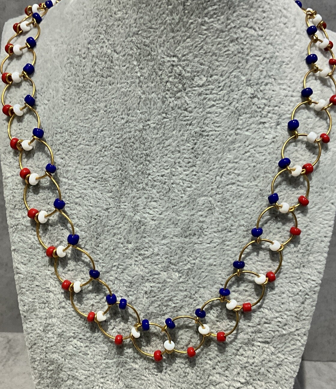 Vintage 1970s Red White Blue Beads Gold Tone Rings 27” Necklace