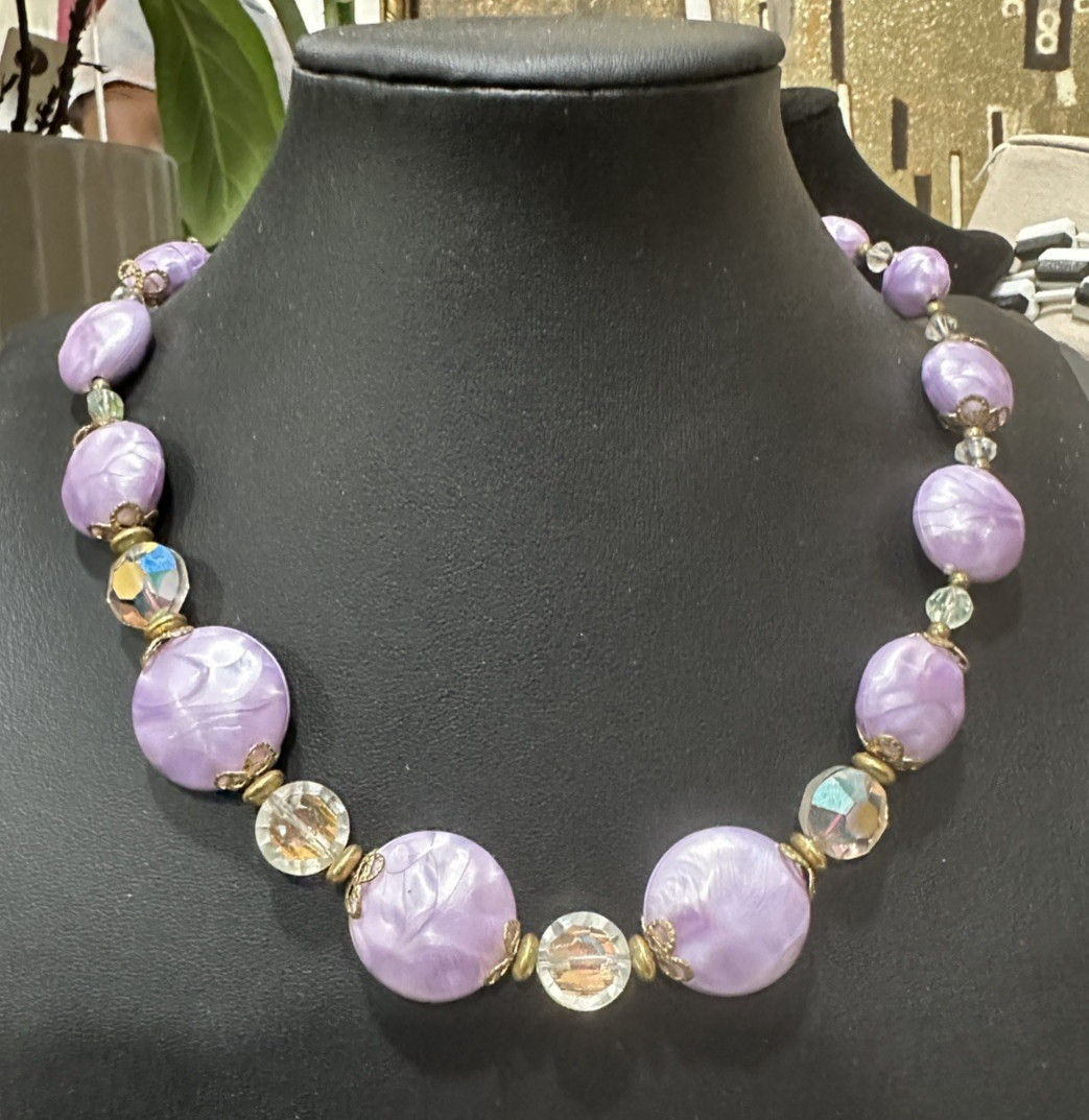 Vintage Light Purple Graduated Acrylic Bead Necklace 16 Inch AB Textuured
