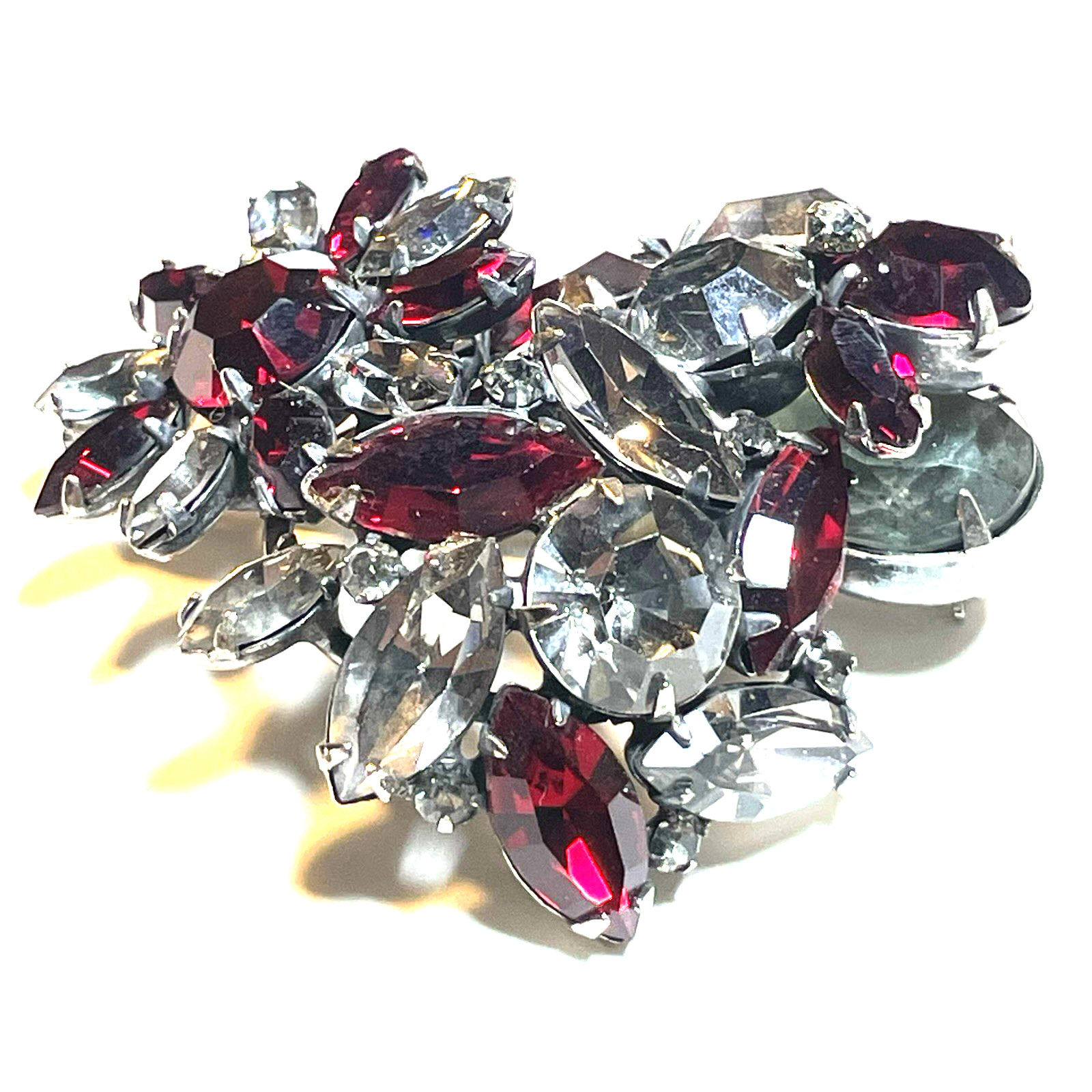 VINTAGE WEISS UNSIGNED SILVER TONE RUBY RED RINESTONE CLUSTER DOME BROOCH