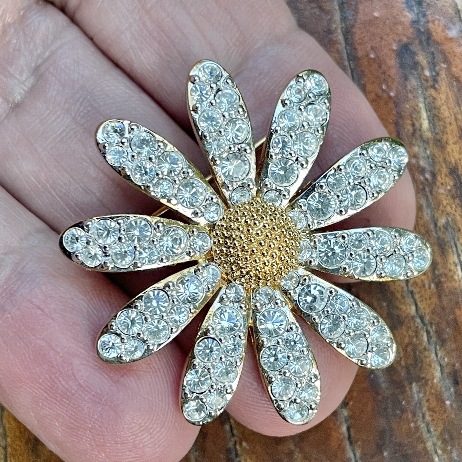Swarovski Daisy Brooch Swan Signed Gold & Silver Tone Flower 1.5”