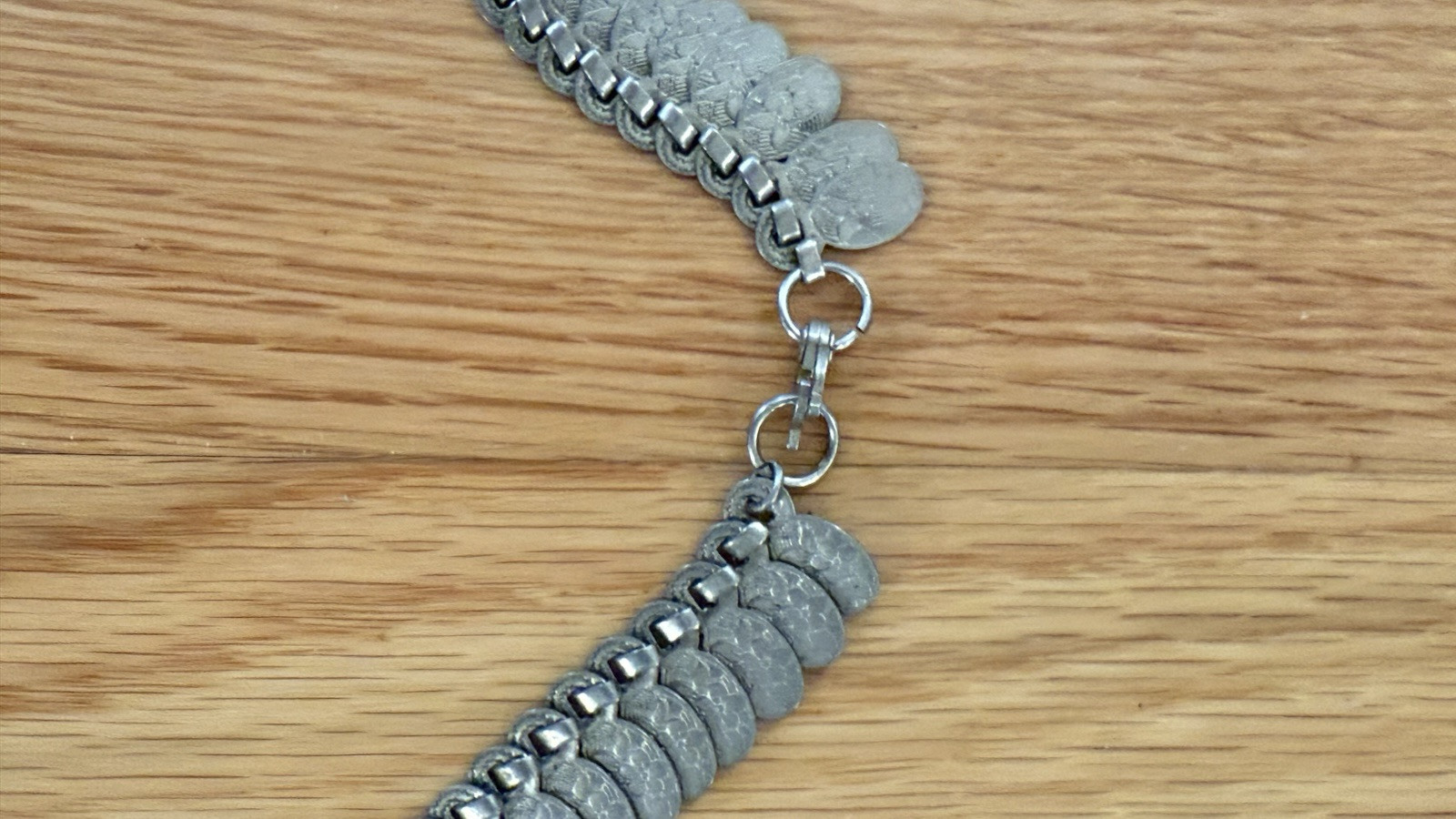 Retro Vintage 15” Embossed Link Choker-Silver Metal With Flower Design.