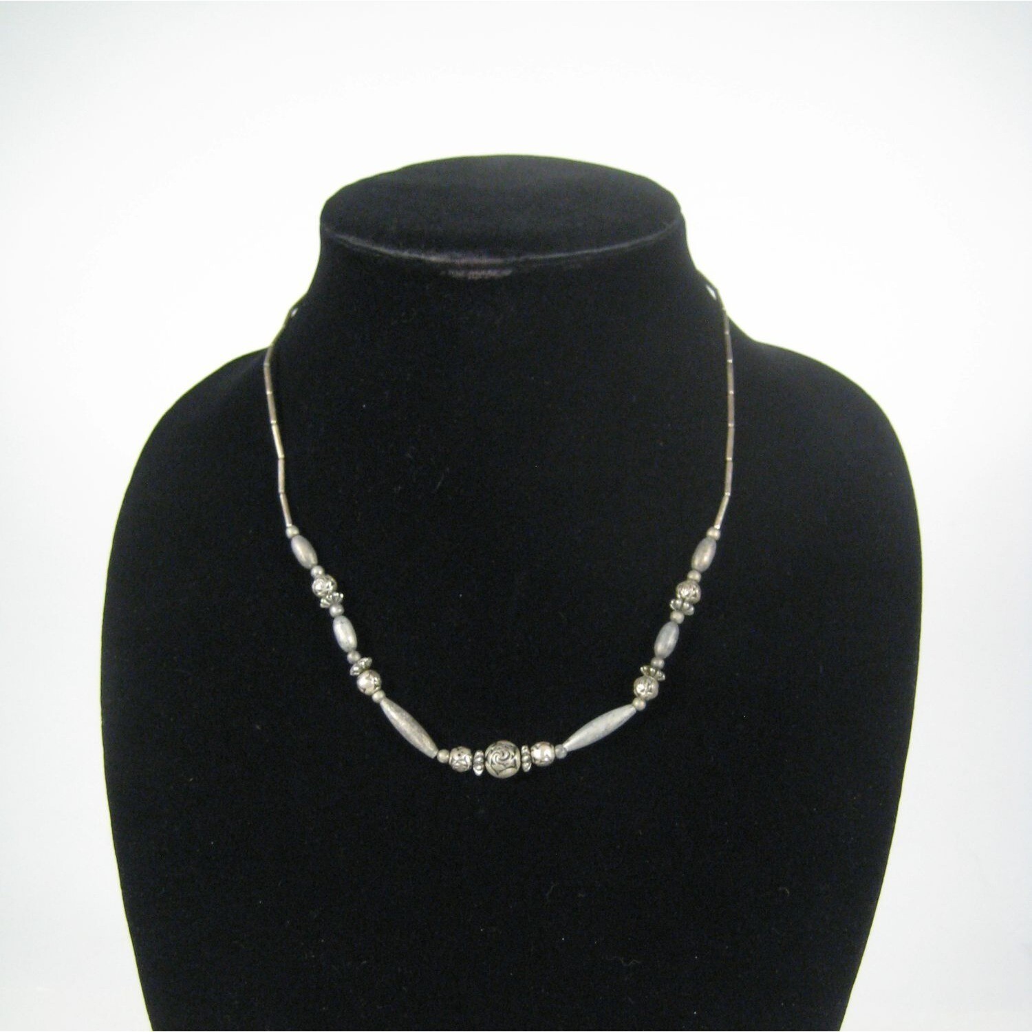 Beaded Floral Rose Necklace 20 In Vintage 1970 1980 Silvertone Strand Jewelry