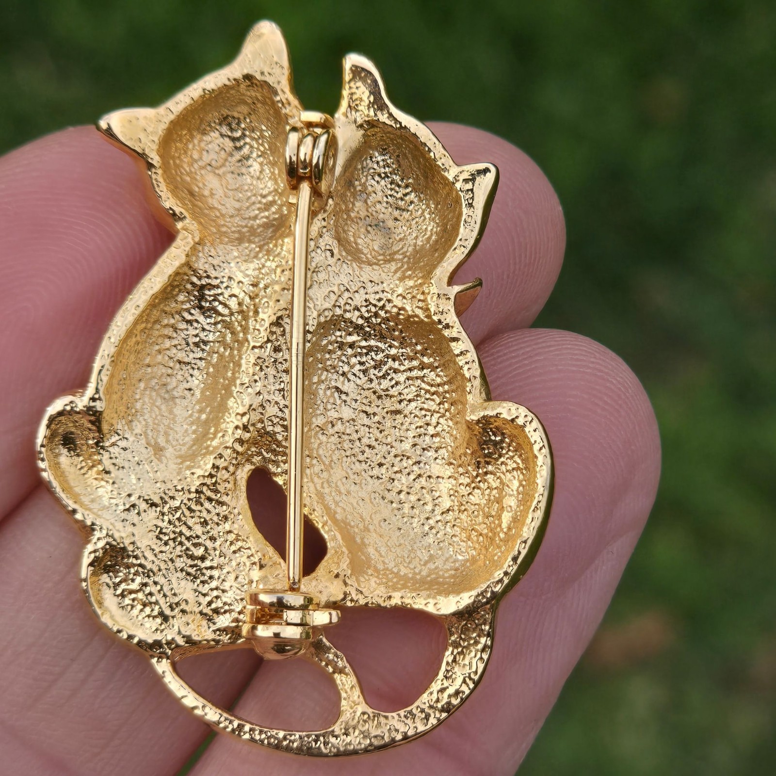 Vintage Cat couple Brooch Cuddling Kittens Lion Rhinestone collar Kitty Jewelry