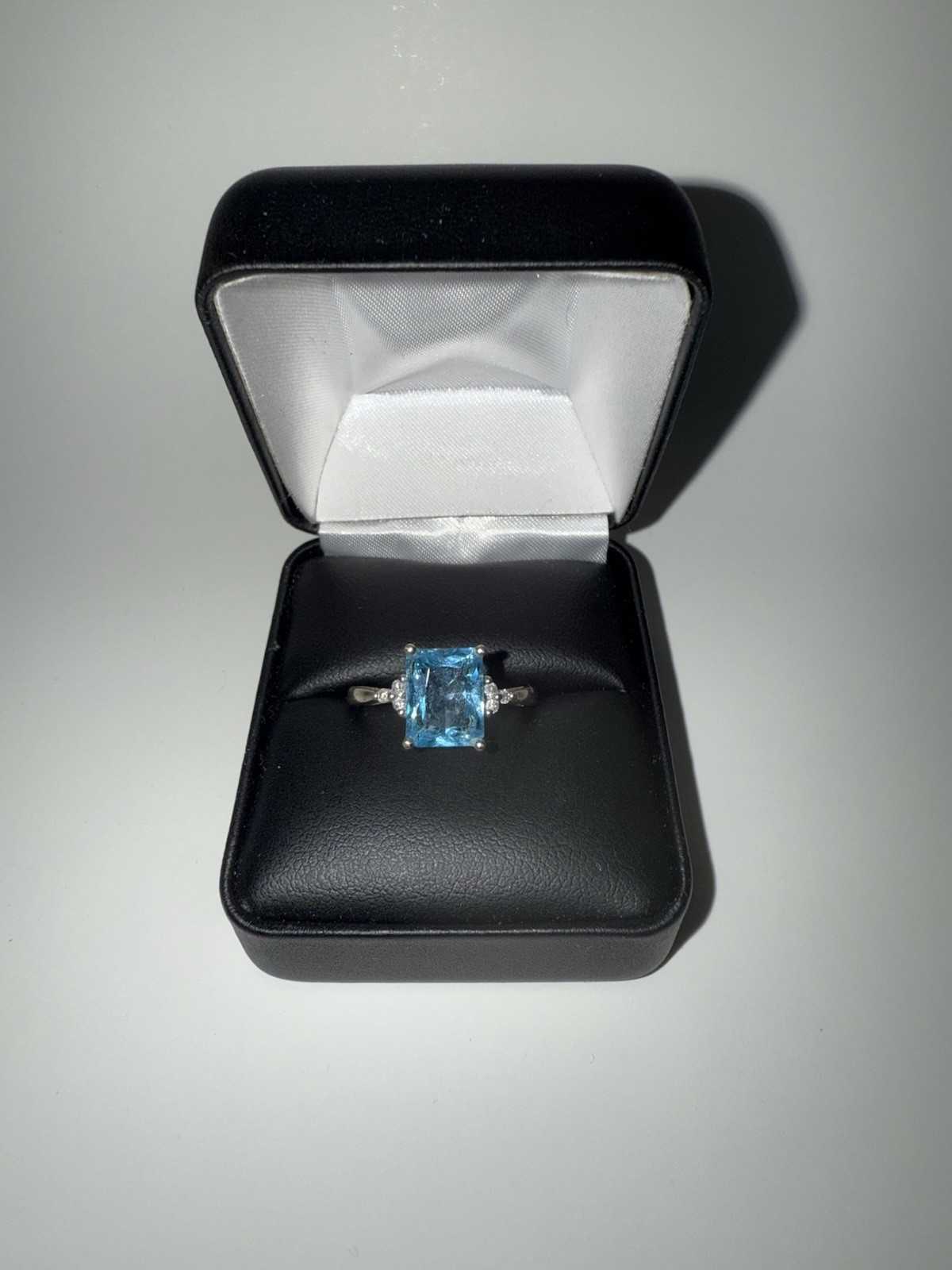 Estate 10KT White Gold Fantasy Cut Aqua Blue Topaz Diamond Ring Size 7 1/2 2.8g