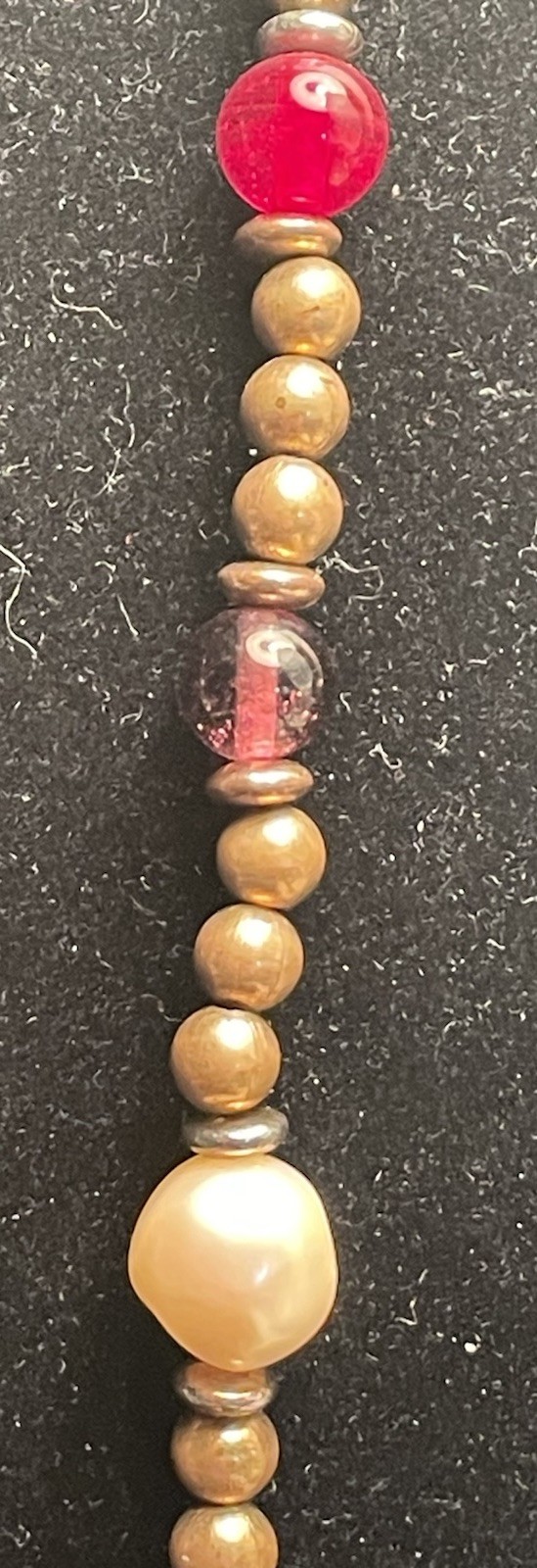 VINTAGE DAUPLAISE SIGNED BOHO RED GOLD WHITE BEADED NECKLACE 34″