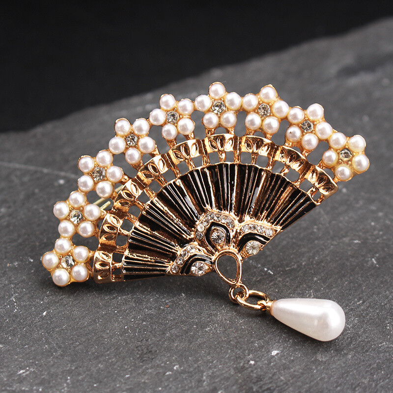 Vintage Classical Dripping Oil Cut-out Pearl Fan Brooch Jewelry Gift Accessories
