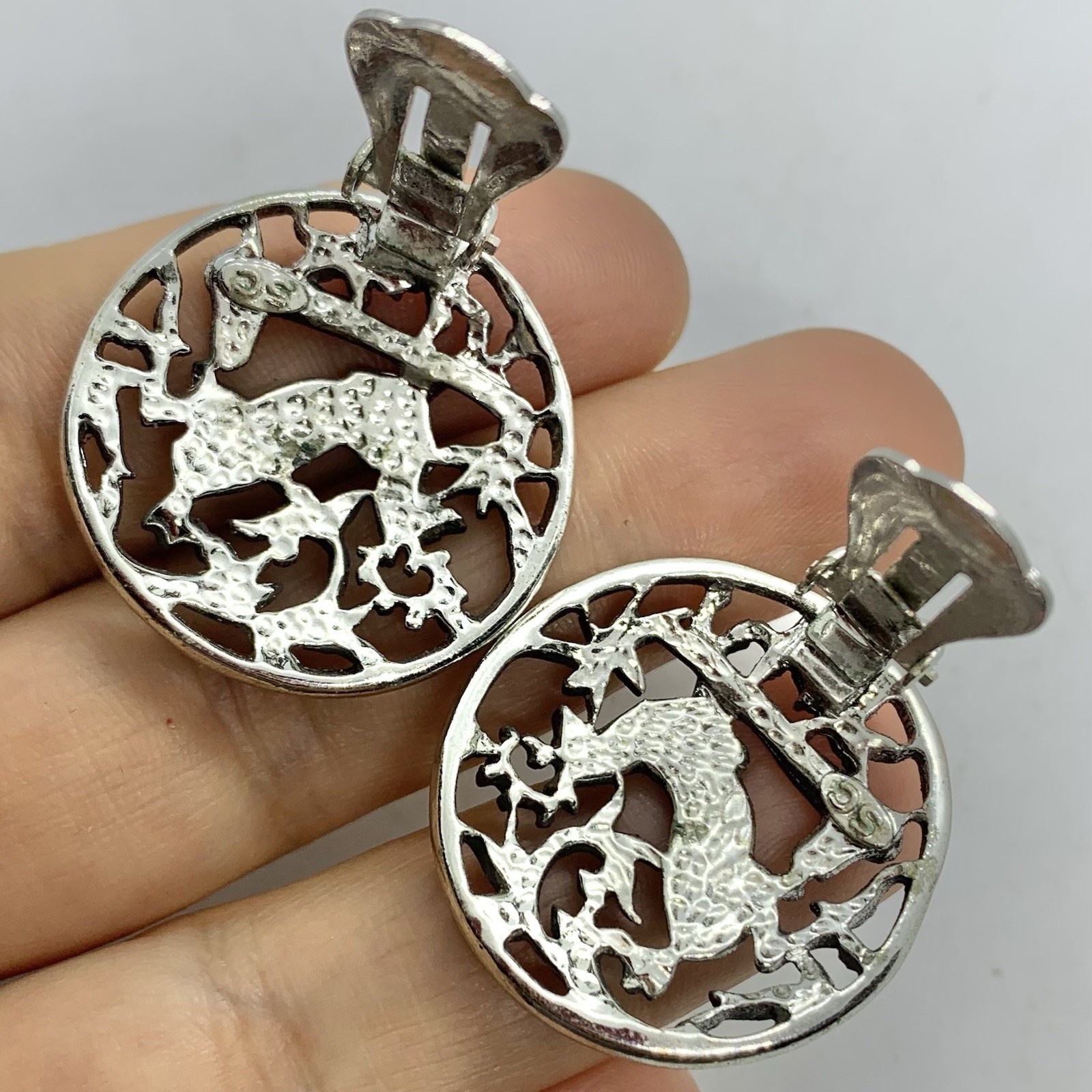 Vtg Sarah Coventry Deer Silver Tn Openwork Filigree Earrings Huggie Clip Scenery