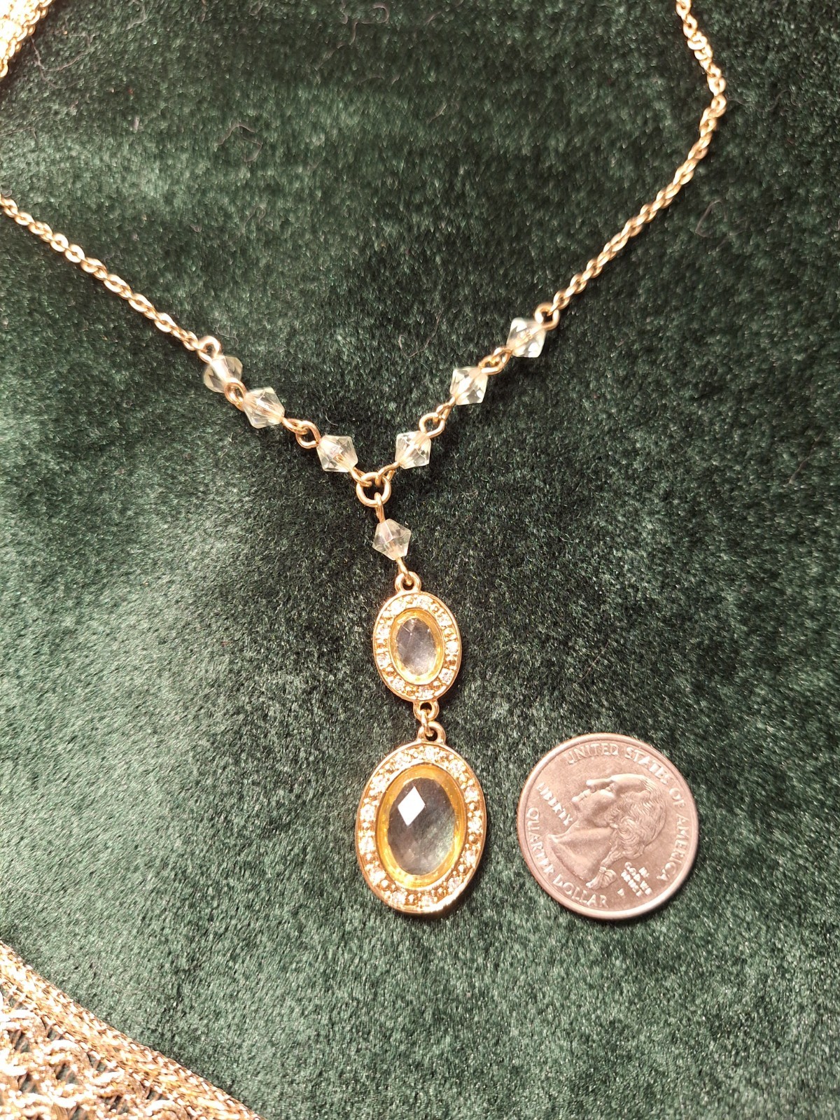 Vtg Avon Y Faceted Lite Green Glass Stone Choker Necklace w Matching Earrings