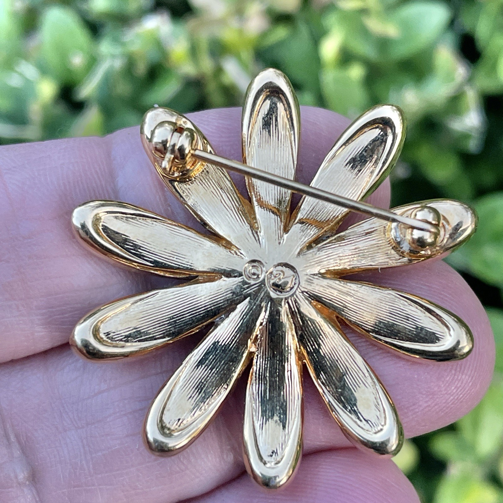 Swarovski Daisy Brooch Swan Signed Gold & Silver Tone Flower 1.5”