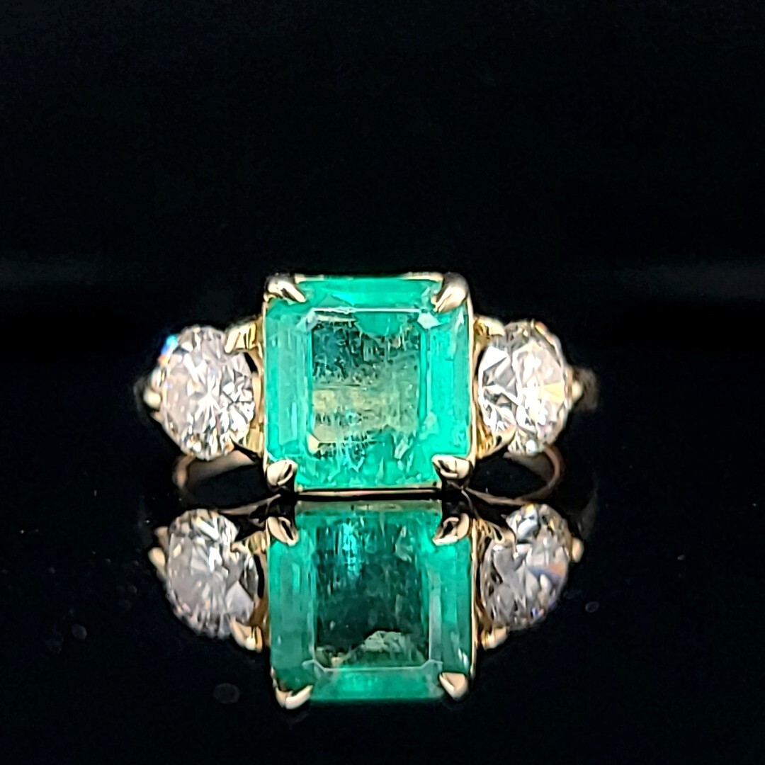 Vintage 14k Yellow Gold Engagement Ring 3.01CT. Natural Green Colombia Emerald