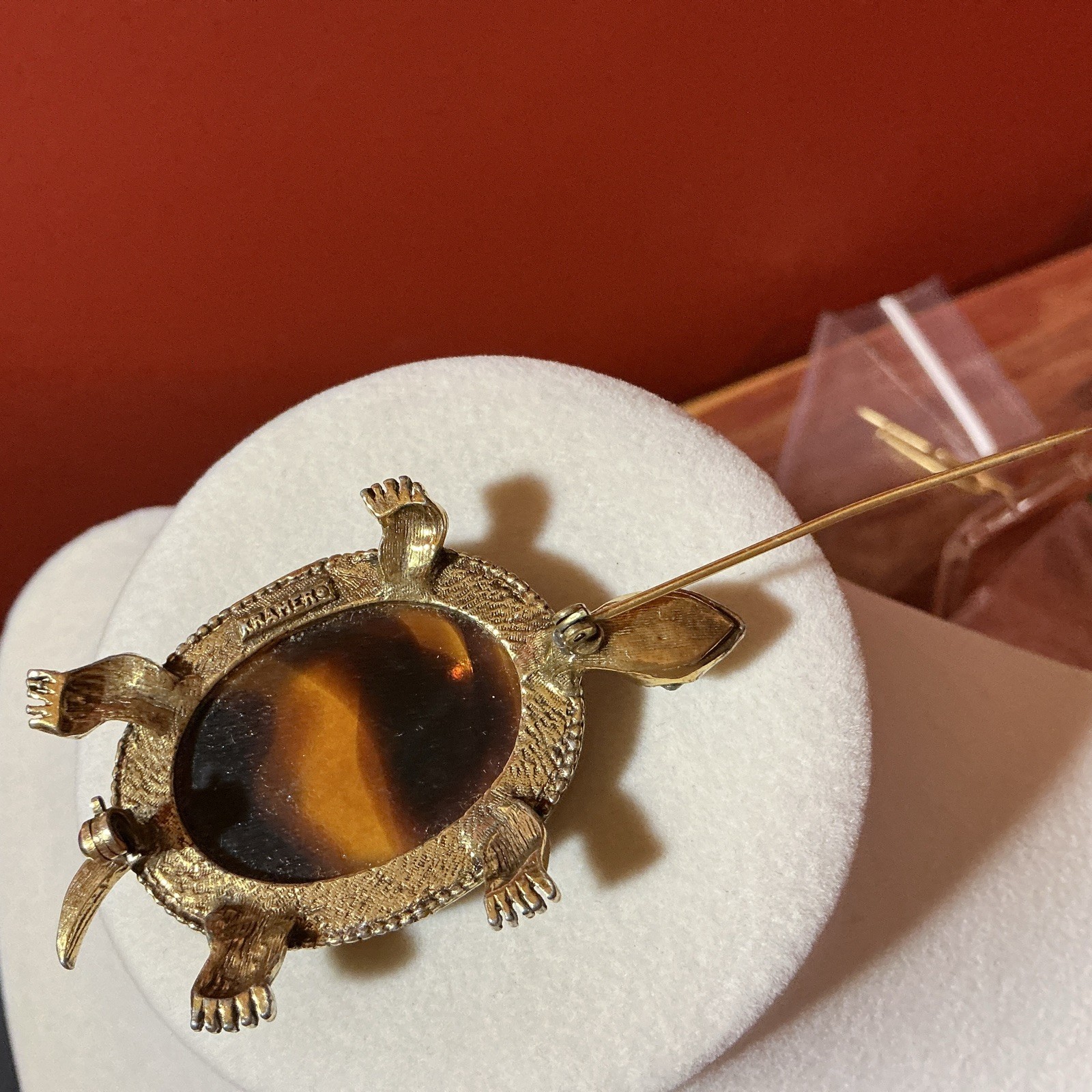 Vintage Signed Kramer Cabachon Tiger Eye Turtle Tortoise Glass Brooch