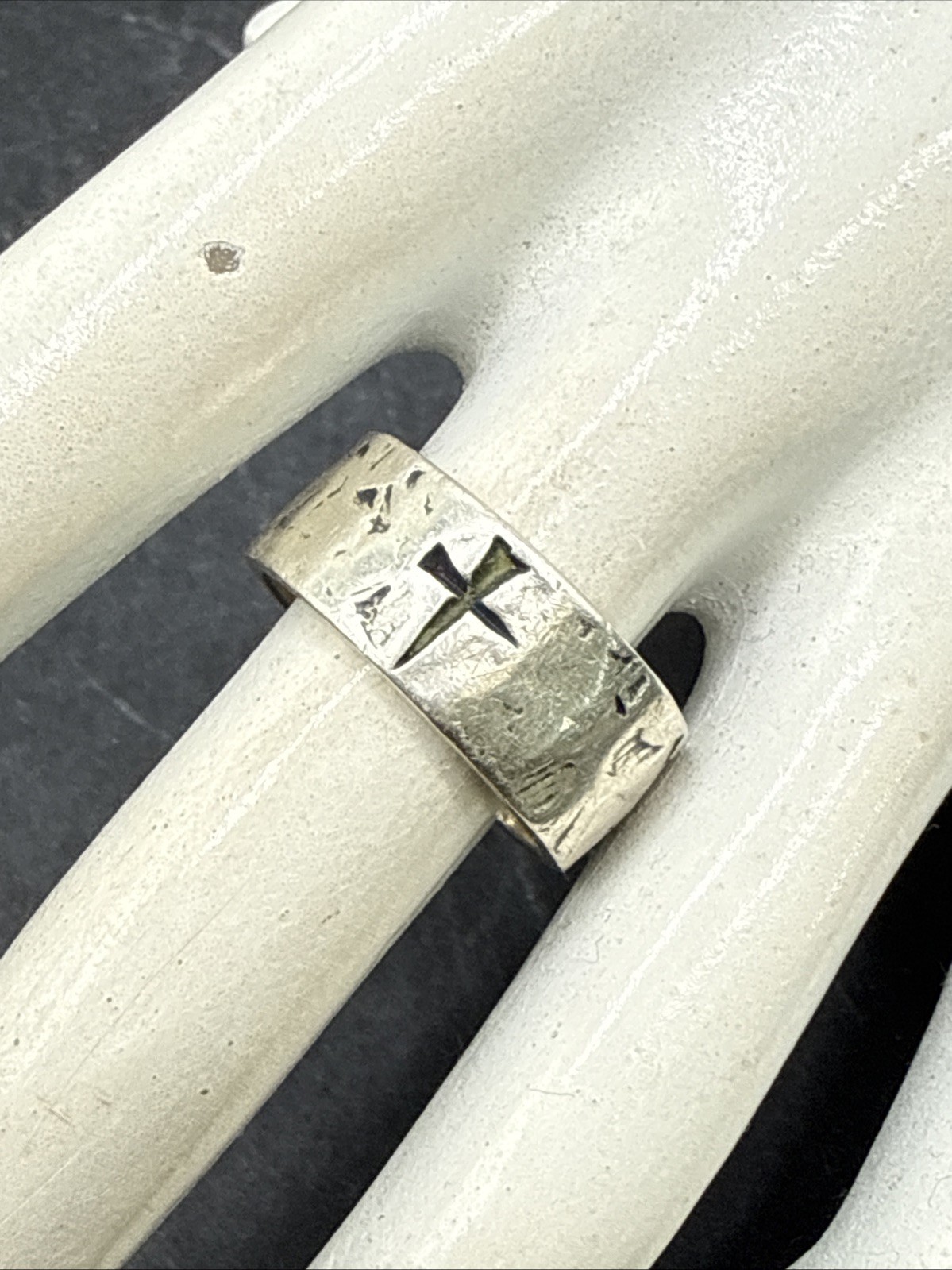 ❤️JAMES AVERY SIGNED STERLING SILVER RELIGIOUS CROSS WEDDING BAND RING Sz 9